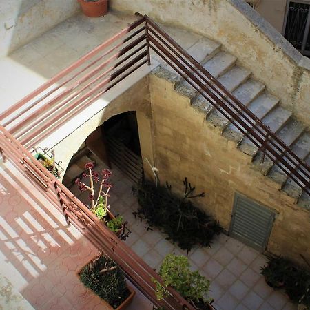 Dimora Vico Dei Nohi Bed & Breakfast Lecce Bagian luar foto