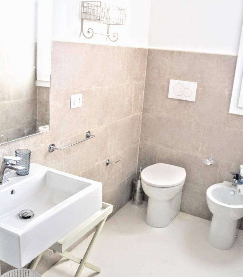 Dimora Vico Dei Nohi Bed & Breakfast Lecce Bagian luar foto