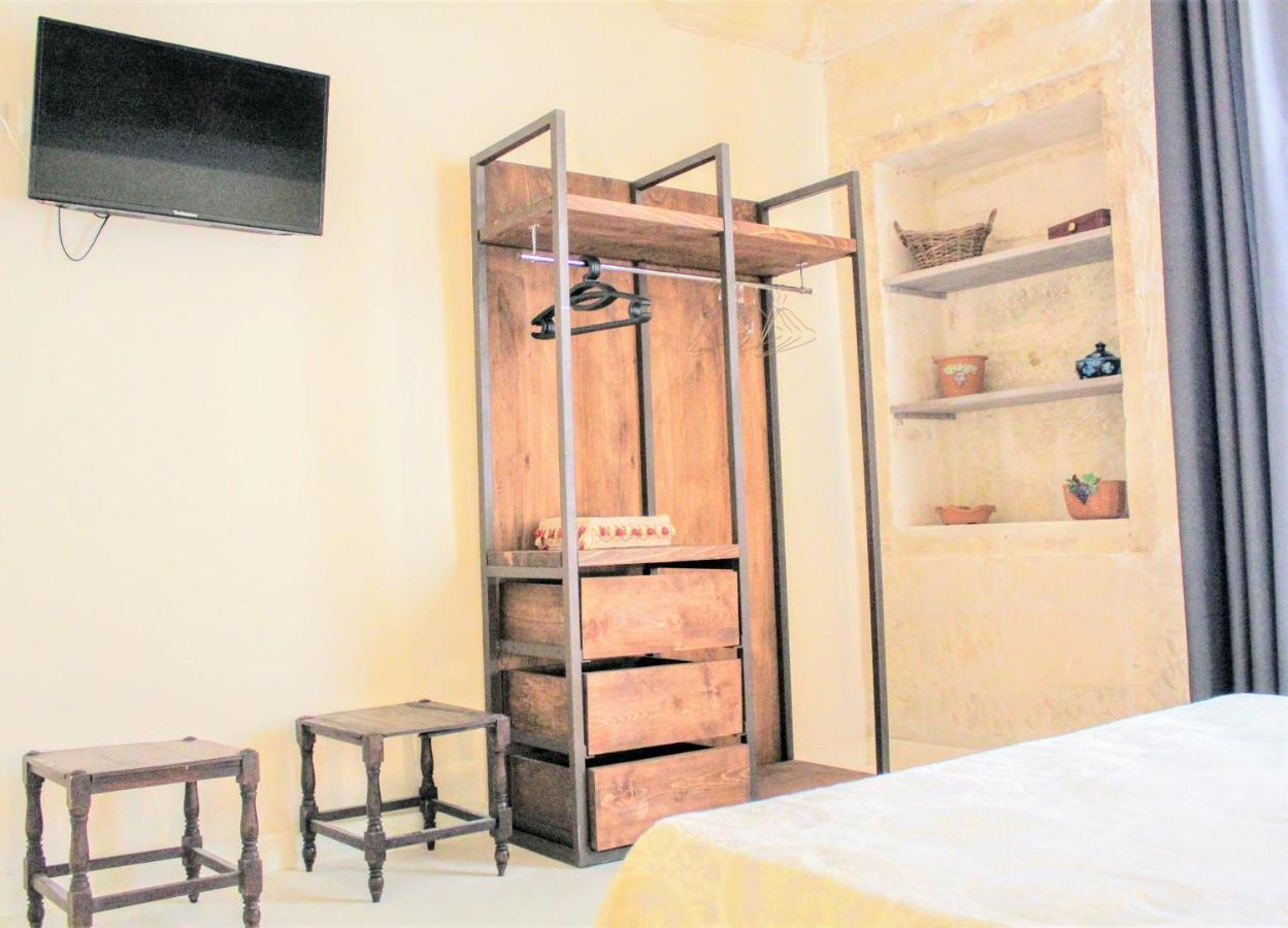 Dimora Vico Dei Nohi Bed & Breakfast Lecce Bagian luar foto