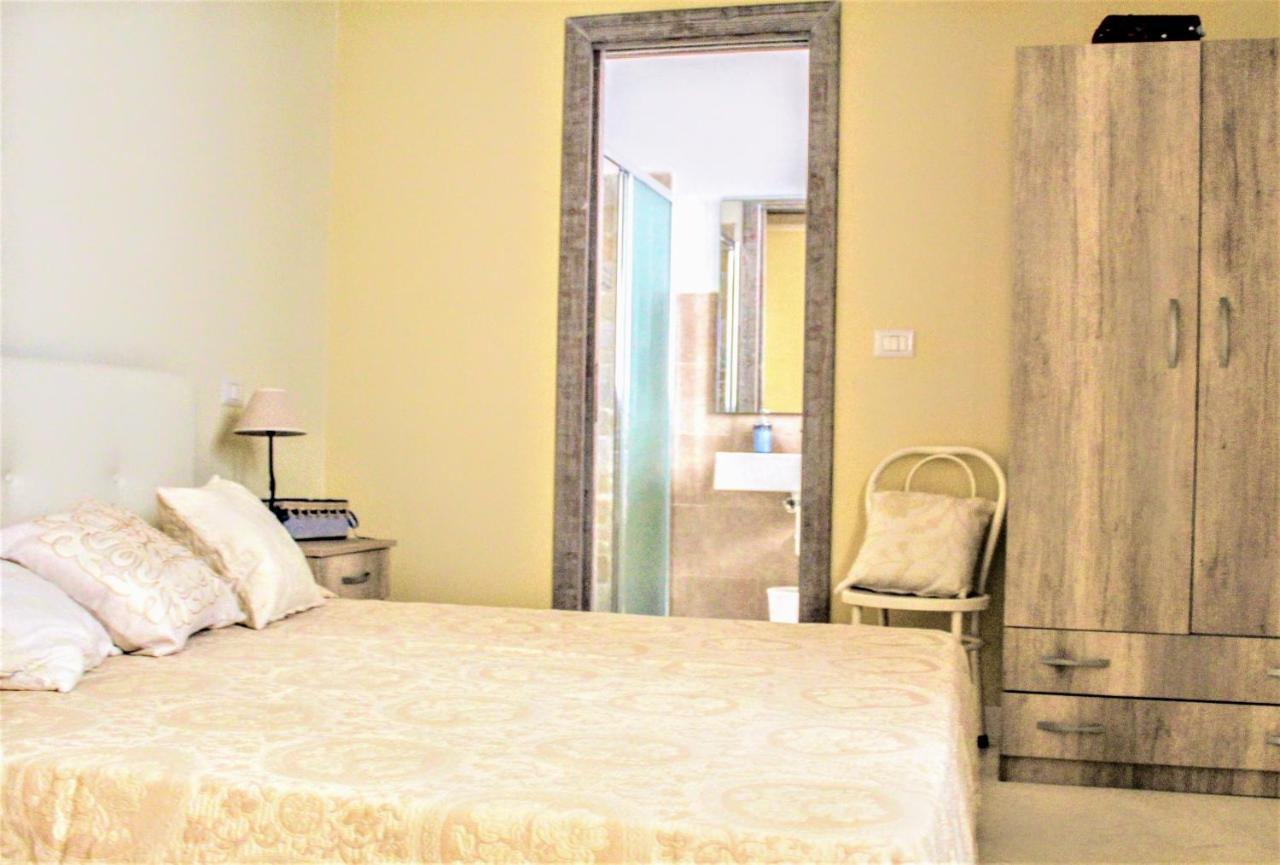Dimora Vico Dei Nohi Bed & Breakfast Lecce Bagian luar foto