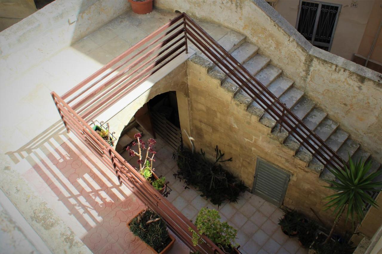 Dimora Vico Dei Nohi Bed & Breakfast Lecce Bagian luar foto